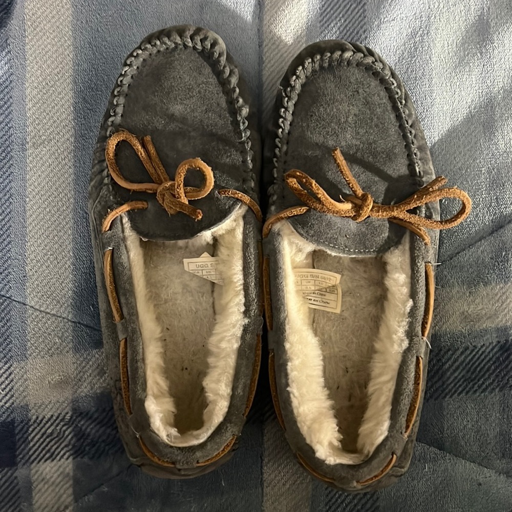 Ugg slippers moccasins GRAY size 6 in womens